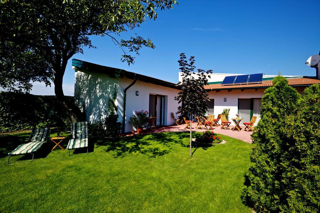 Gastehaus Samira Hotel Purbach am Neusiedlersee Bagian luar foto