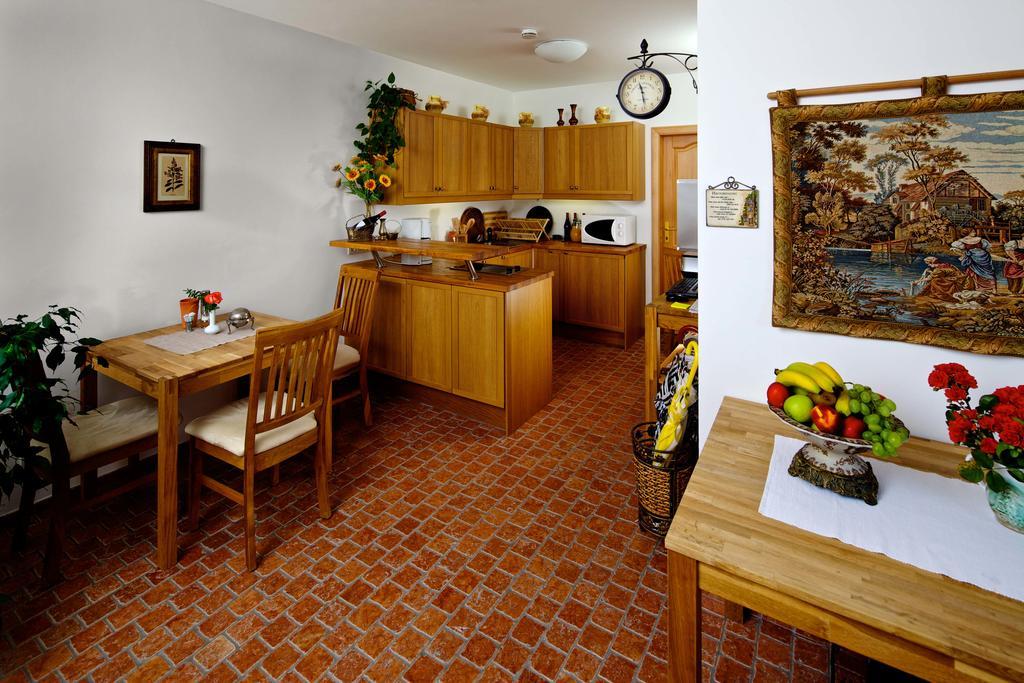 Gastehaus Samira Hotel Purbach am Neusiedlersee Bagian luar foto