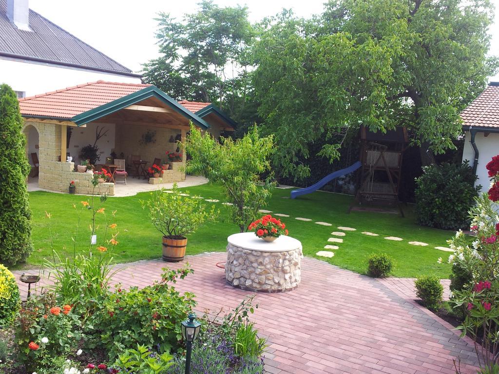 Gastehaus Samira Hotel Purbach am Neusiedlersee Bagian luar foto