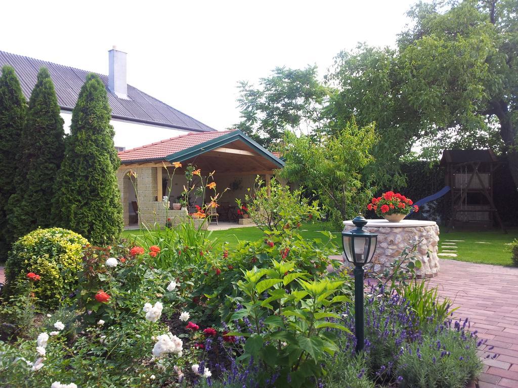 Gastehaus Samira Hotel Purbach am Neusiedlersee Bagian luar foto